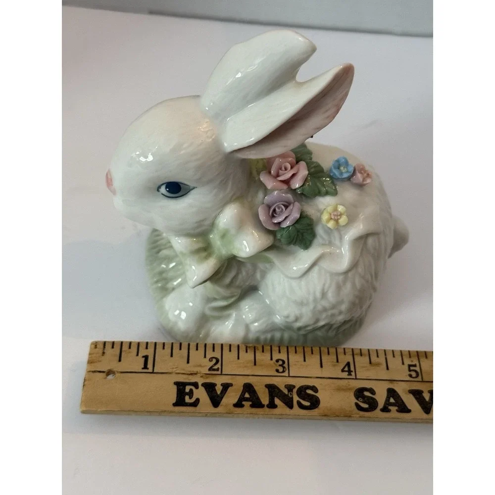 Vintage Heritage House Porcelain Bunny Music Box Floral Grandma‎ 